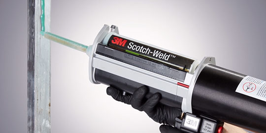 Worker applying 3M™ Scotch-Weld™ Multi-Material Composite Urethane Adhesive
