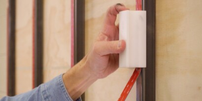 Ứng dụng Băng keo hai mặt của 3M trên tường
