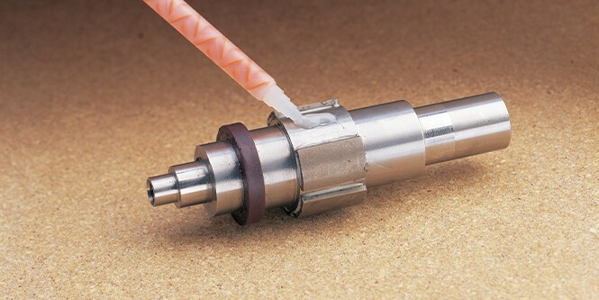 Ứng dụng các giải pháp dán cho các bộ phận điện.
