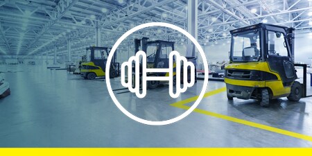 Hình ảnh xe nâng trên sàn nhà máy được dán băng keo; biểu tượng chiếc tạ phủ lên trên thể hiện sức mạnh và độ bền
