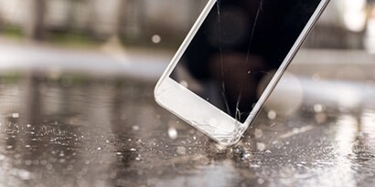 Phone hitting the floor showing the impact resistance of 3M electronics bonding solutions.
