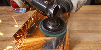 làm sạch bề mặt kim loại bằng Đĩa 3M Scotch-Brite™ Clean and Strip XT
