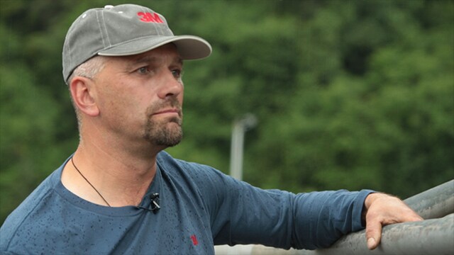 Video of 3M™ Marine Adhesive Sealant 5200 through hull testimonial