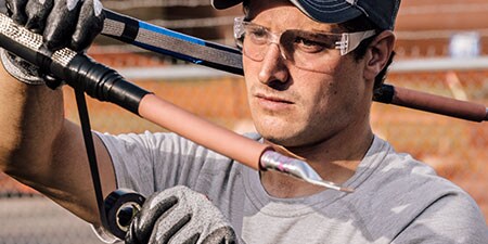 hình ảnh băng keo điện vinyl 3M đang được sử dụng trên cáp đầu cuối
