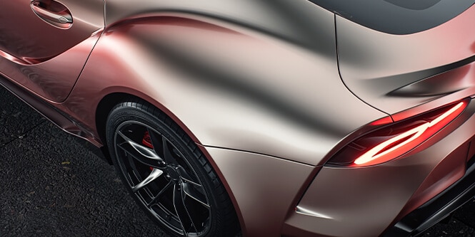 Phim đổi màu bảo vệ sơn hiệu ứng đổi màu bạc trên xe thể thao
