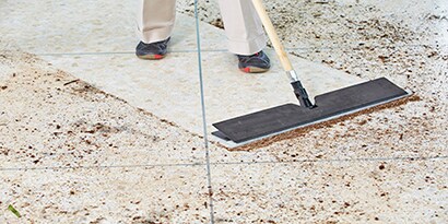 công cụ lau bụi 3M easy trap đang được sử dụng
