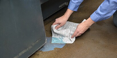 image of using 3M sorbents to safely and efficiently clean up fluids