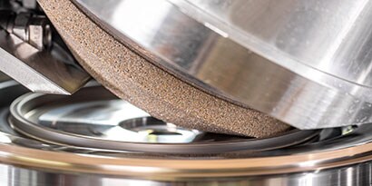 Dressing of a vitrified CBN grinding wheel
