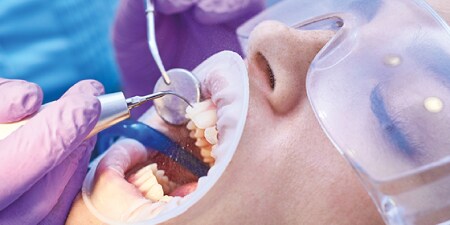 Bệnh nhân đang trong quy trình chăm sóc răng
