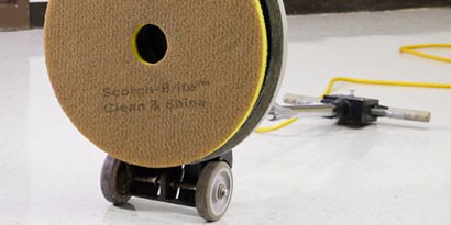scotchbrite clean and shine pad on the bottom of a handheld cleaning machine
