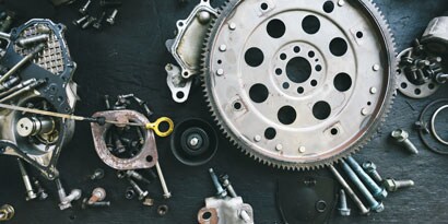 loại bỏ các loại ốc vít cơ học nhờ băng keo xốp hai mặt 3m vhb hoạt động giống như keo siêu dính hai mặt để nhanh chóng và dễ dàng lắp ráp trong gia công kim loại 
