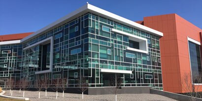 3M™ VHB™ Structural Glazing Tapes bonding glass panels into curtain wall of a building
