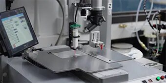 Video of adhesive sealants’s application by automated
