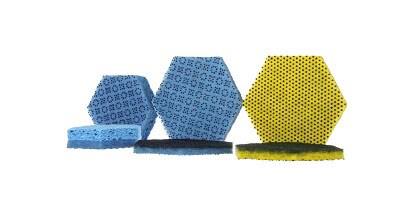 Sáu miếng cọ rửa 3M™ Scotch-Brite™ HEX với các kích cỡ và màu sắc khác nhau.
